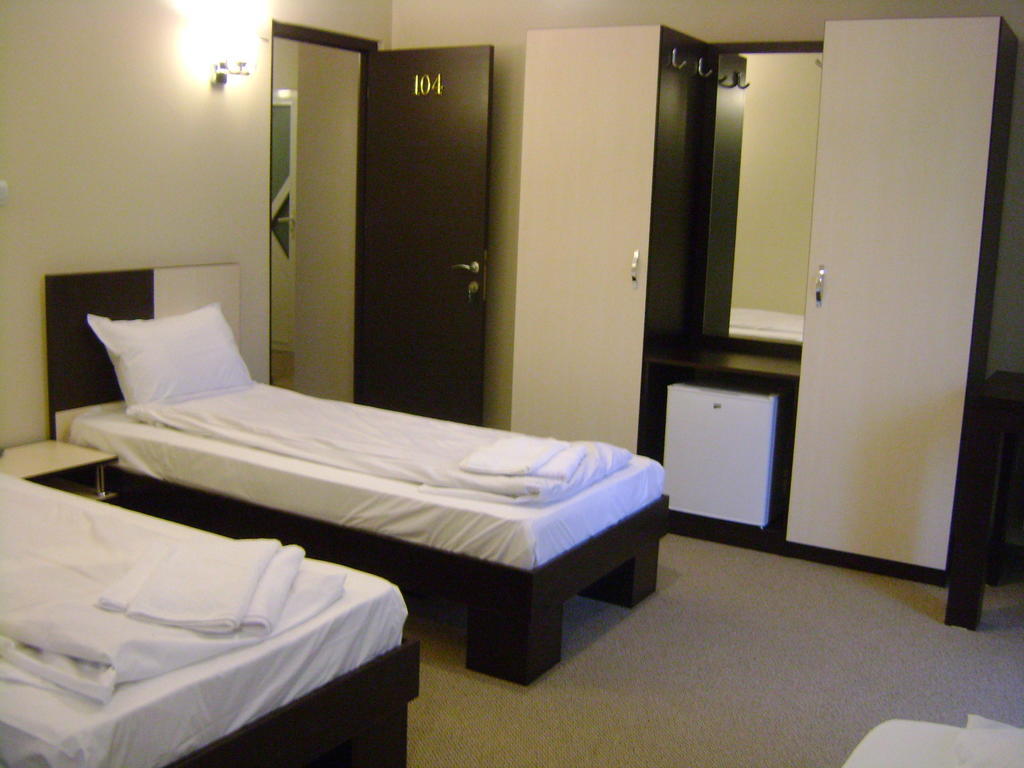 Hotel Babilon Бухарест Номер фото